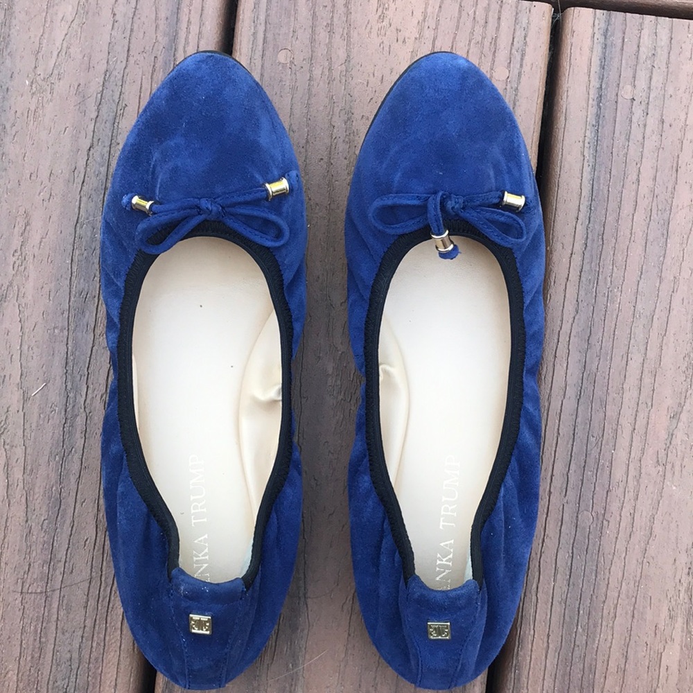 Ivanka Trump blue bendable flats